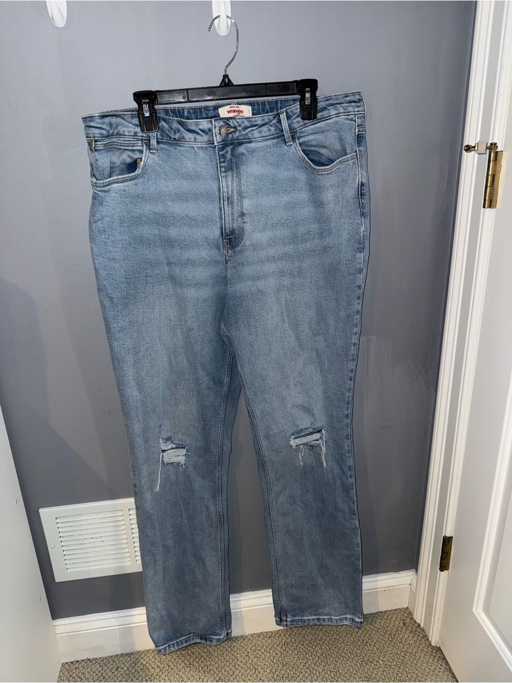 Light Wash Women's Distressed Straight-Leg Jeans